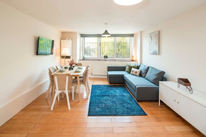 2 Bedroom Flat To Rent In Laugan Walk, London, SE17