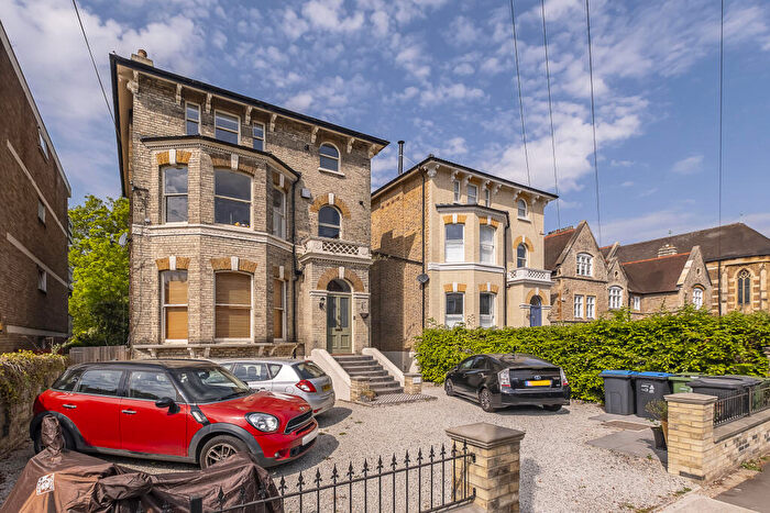 1 Bedroom Flat For Sale In Queens Road, Kingston Upon Thames, KT2