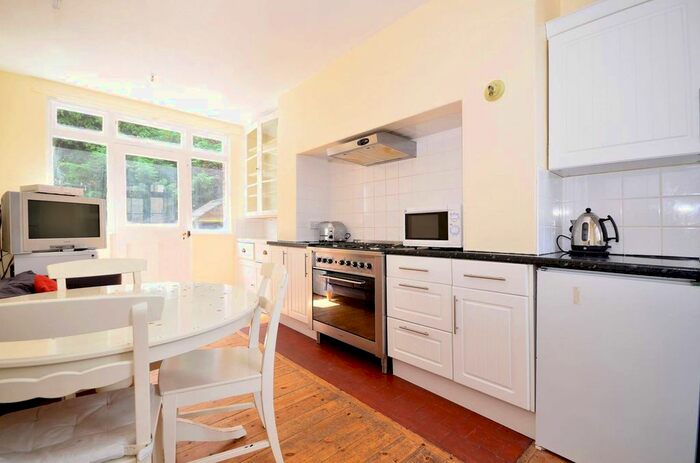 3 Bedroom Property To Rent In Malam Gardens, Poplar, London, E14