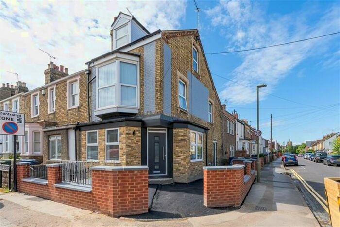 1 Bedroom Apartment To Rent In Bullingdon Road, Oxford, OX4