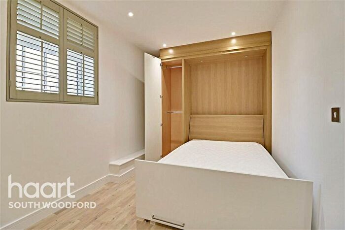 Flat To Rent In Glebelands Court, South Woodford, E18
