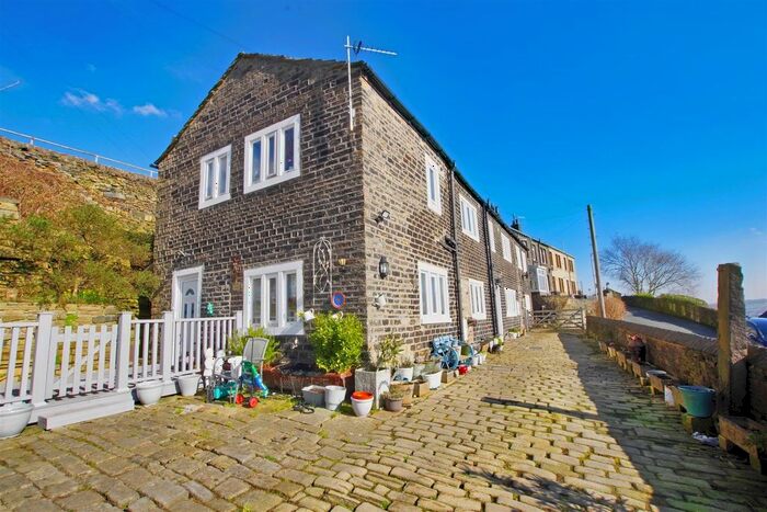 4 Bedroom Detached House For Sale In Martin Green Lane, Greetland, Halifax, HX4