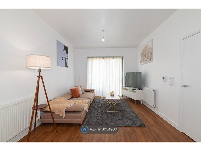 2 Bedroom Flat To Rent In Kingfisher Heights, London, E16