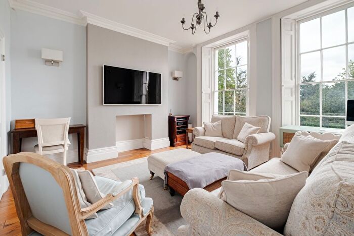 2 Bedroom Maisonette To Rent In Theberton Street, London, N1