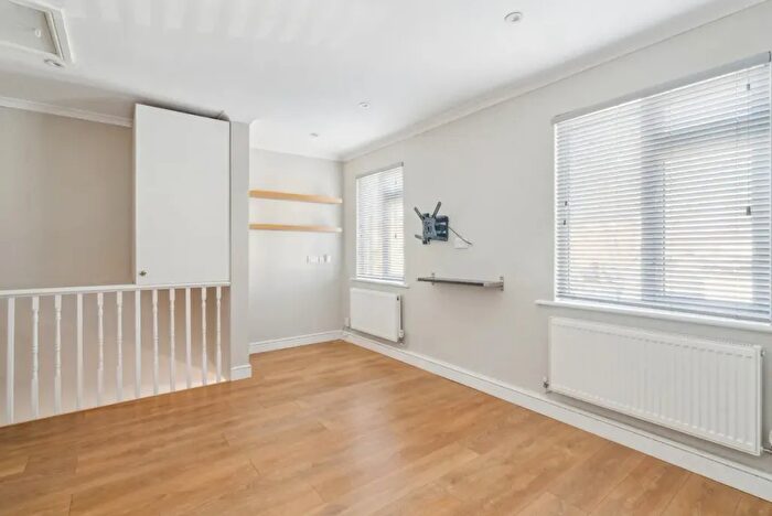 1 Bedroom Maisonette To Rent In Rickmansworth Road, HA5