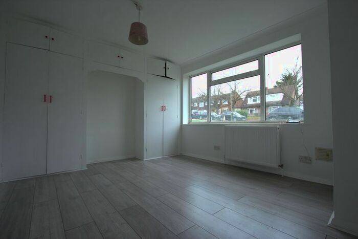 2 Bedroom Flat To Rent In Balfour Grove, London, N20