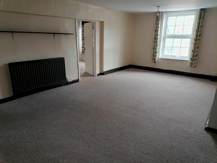 2 Bedroom Flat To Rent In Market Hill, Southam, CV47