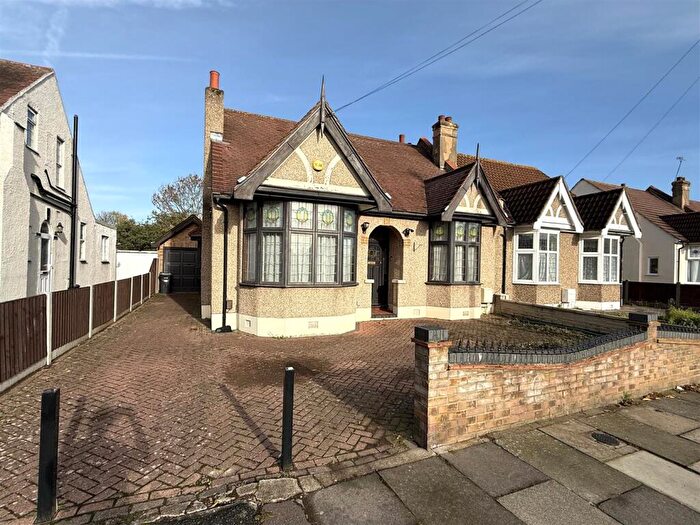 3 Bedroom Bungalow For Sale In Trenance Gardens, Seven Kings, IG3