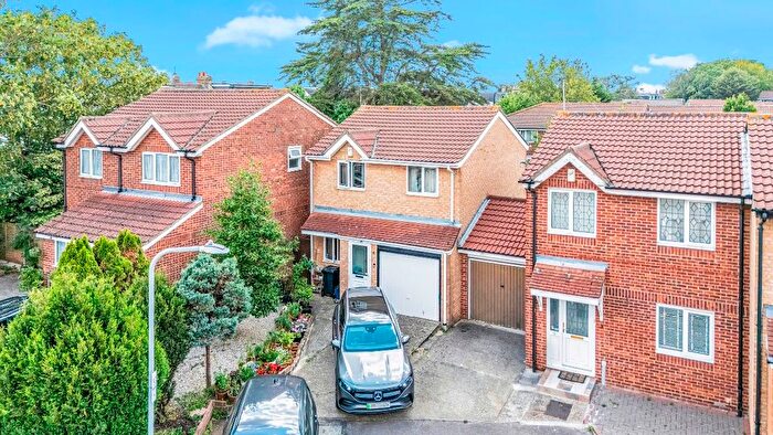 3 Bedroom Detached House For Sale In Talisman Close, Ilford, IG3