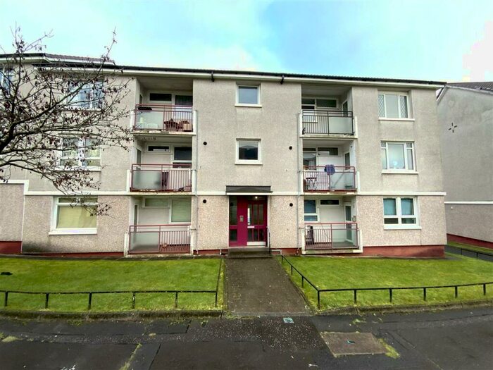 3 Bedroom Apartment To Rent In Hopeman Path, Thornliebank, Glasgow, G46