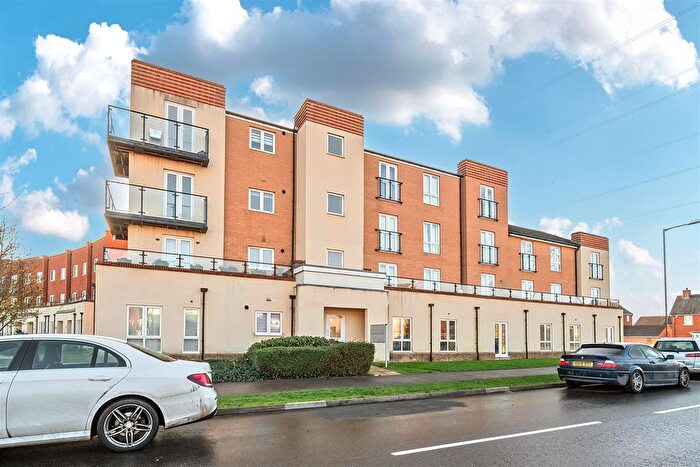 2 Bedroom Flat To Rent In Nicholas Charles Crescent, Aylesbury, HP18