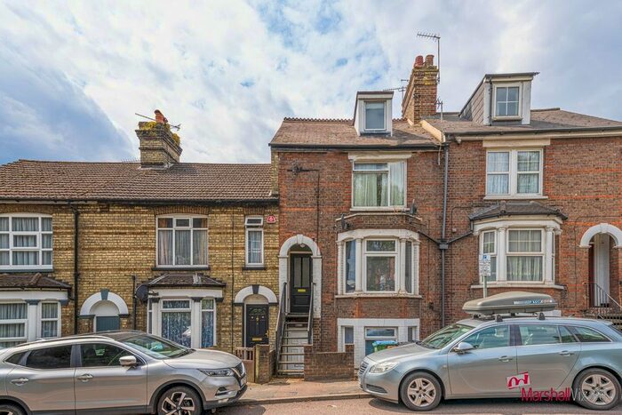 1 Bedroom Flat To Rent In Wiggenhall Road, Watford, WD18