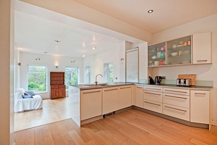 4 Bedroom Detached House For Sale In Wrexham Road, Burley In Wharfedale, LS29