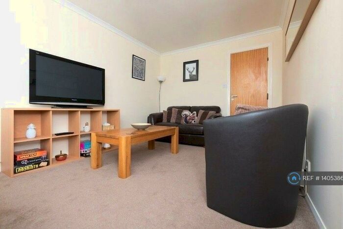 2 Bedroom Flat To Rent In Headland Court, Aberdeen, AB10