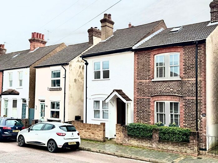 3 Bedroom Semi Detached House To Rent In Heath Road, St. Albans, Hertfordshire, AL1