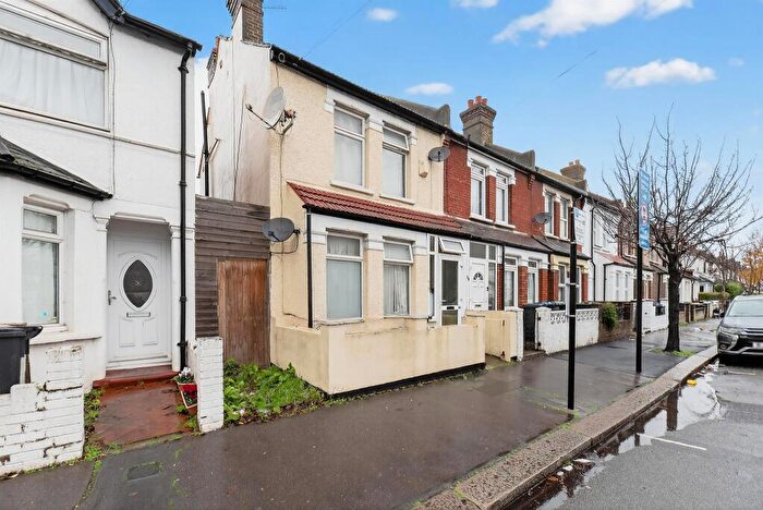 3 Bedroom End Of Terrace House For Sale In Sutherland Road, Croydon, CR0