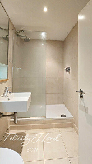 2 Bedroom Apartment For Sale In Yeo Street, London, E3