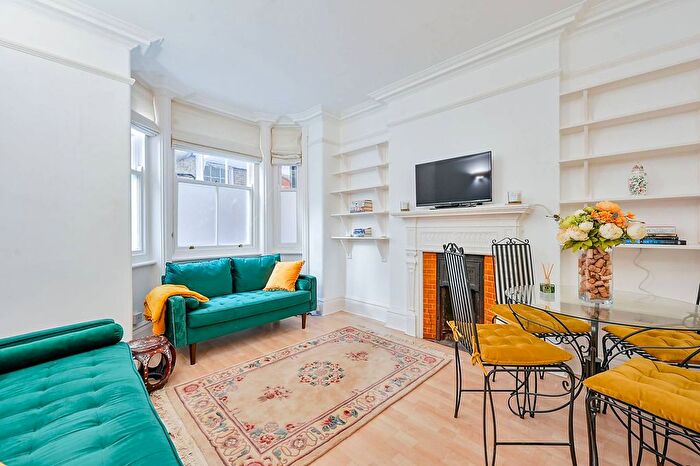 1 Bedroom Flat For Sale In Pennard Mansions, Shepherd's Bush, London, W12