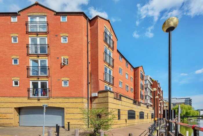 2 Bedroom Apartment To Rent In Mayflower Court, Highbridge Wharf, Reading, Berkshire, RG1