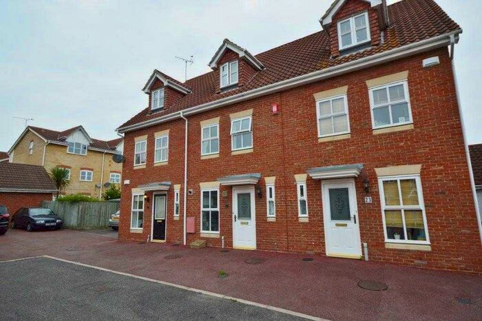 3 Bedroom Town House To Rent In Brownsea Drive, Wickford, SS12