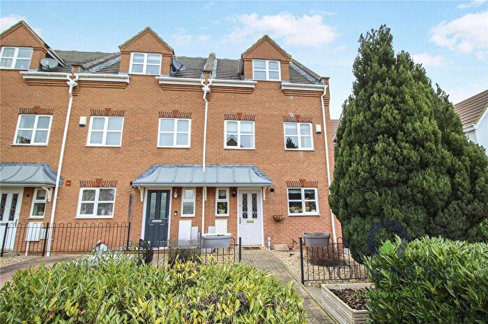 3 Bedroom End Terrace House For Sale In Bradgate Road, Bedford, Bedfordshire, MK40