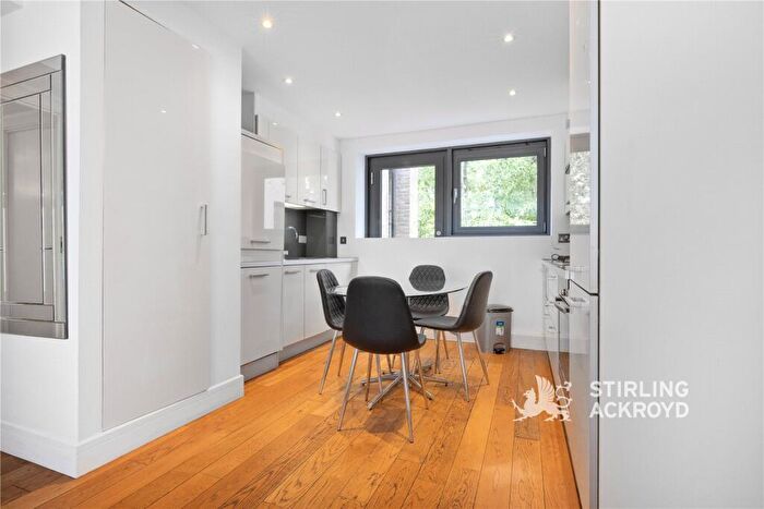 2 Bedroom Apartment To Rent In Drummond Street, London, NW1