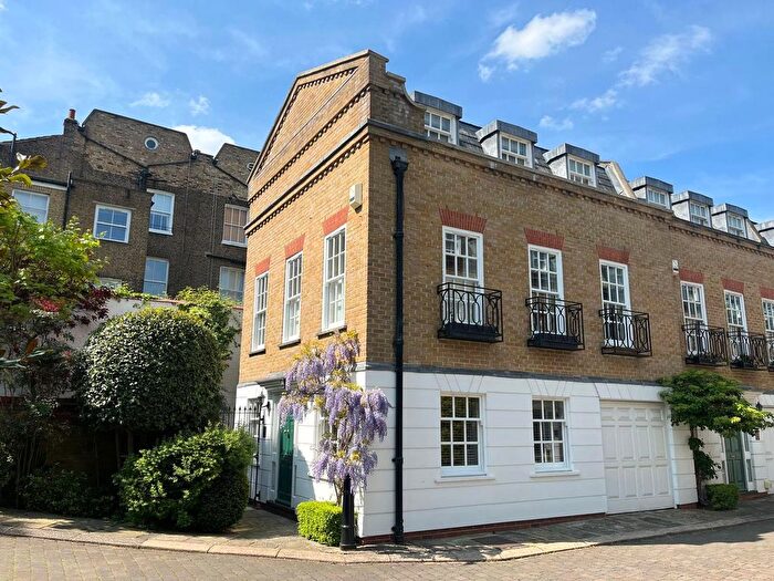 3 Bedroom End Terrace House For Sale In Farrier Walk, Chelsea, London, SW10