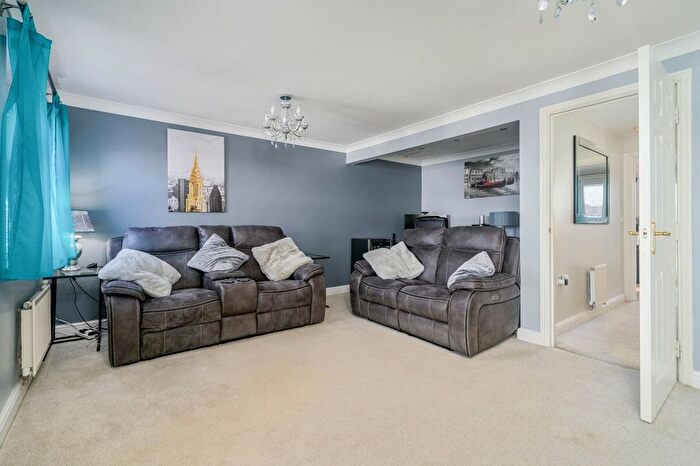 5 Bedroom Town House For Sale In Meadow Croft, Drighlington, BD11