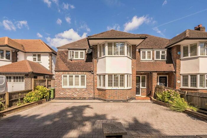 5 Bedroom Semi-Detached House To Rent In West Grove, Walton-On-Thames, KT12