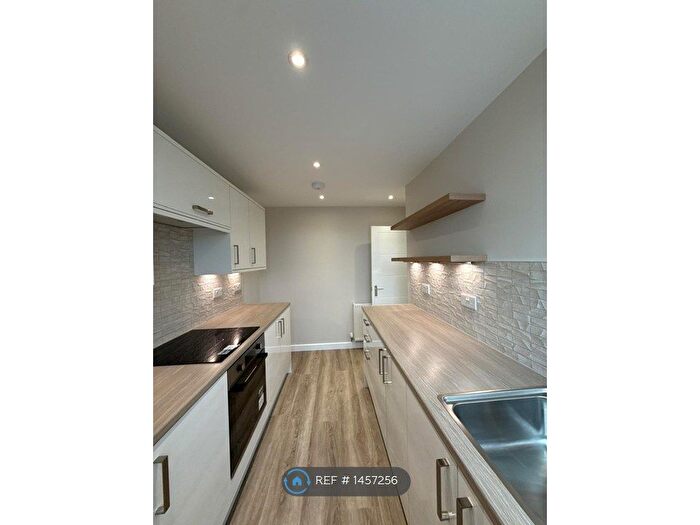 2 Bedroom Flat To Rent In Balcarres Avenue, Glasgow, G12