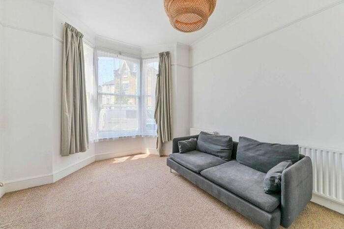 1 Bedroom Flat To Rent In High View Road, Crystal Palace, London, SE19