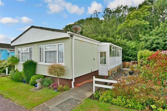 2 Bedroom Mobile/park Home For Sale In Seasalter Road, Graveney, Faversham, Kent, ME13