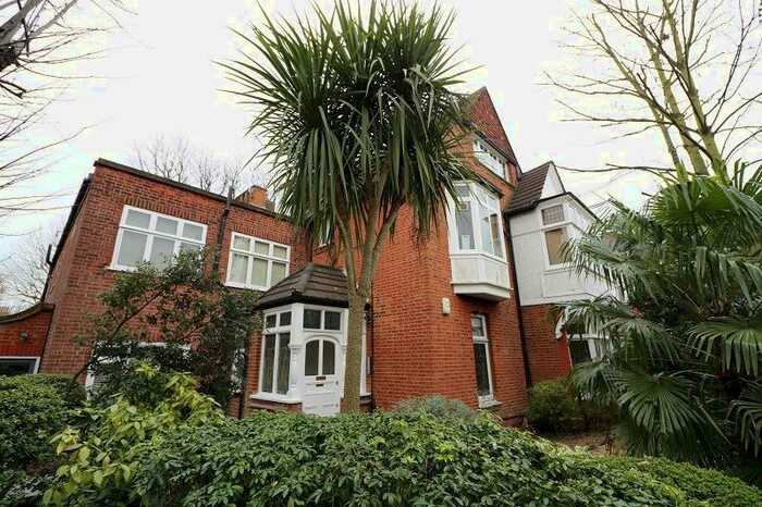 1 Bedroom Flat To Rent In The Lodge, The Avenue, Chiswick, London, W4