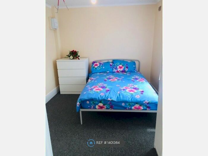 Studio To Rent In Grenoble Gardens, London, N13