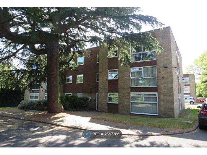 2 Bedroom Flat To Rent In Fernfail Court, Birmingham, B23