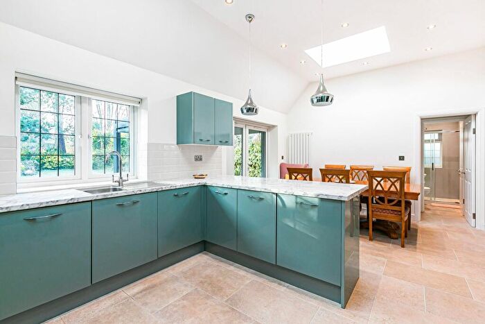 5 Bedroom Detached House For Sale In Billy Lows Lane, Potters Bar, EN6