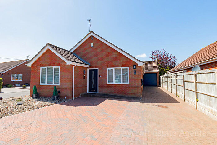 2 Bedroom Detached Bungalow For Sale In Olde Thatche Close, Hemsby, NR29