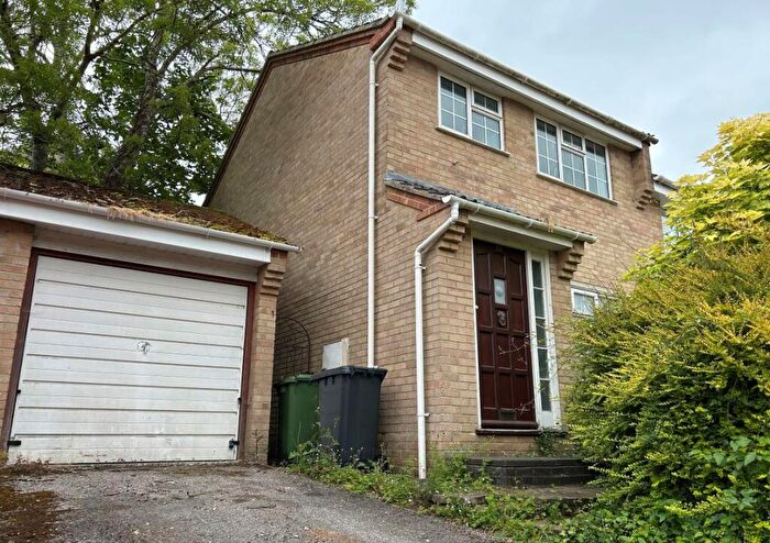 3 Bedroom Semi-Detached House For Sale In Well Copse Close, Waterlooville, PO8