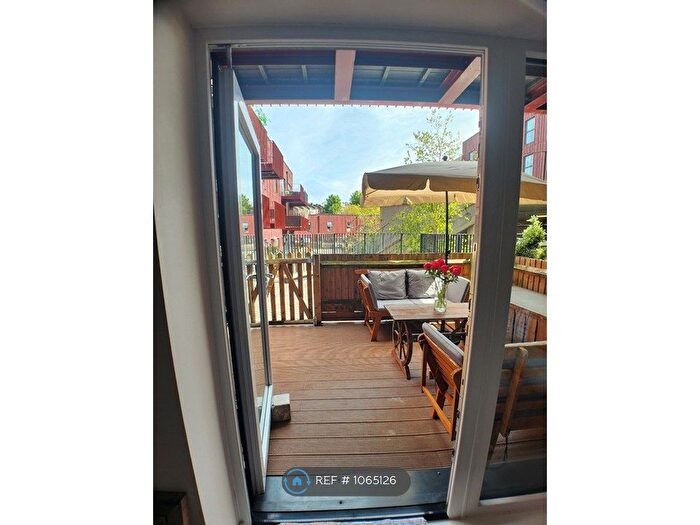 1 Bedroom Flat To Rent In Chichely Heights, London, SE18