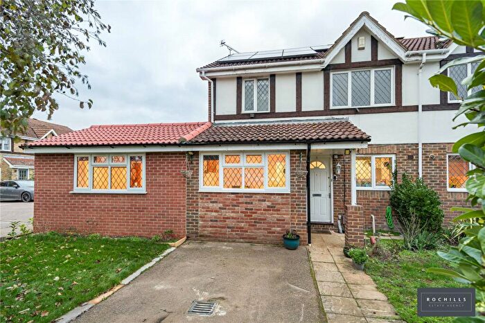 4 Bedroom End Of Terrace House For Sale In Danesfield Close, Walton-on-Thames, Surrey, KT12