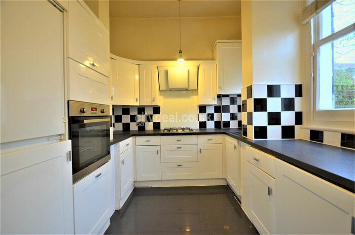 2 Bedroom Flat To Rent In Avenue Gardens, London, W3
