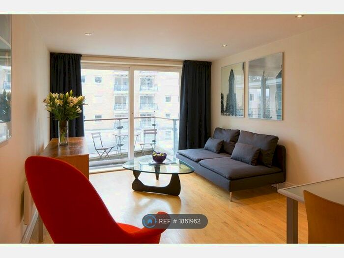 2 Bedroom Flat To Rent In Dolphin House, London, SW18
