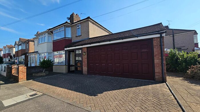 3 Bedroom House To Rent In Marina Drive, Dartford, DA1