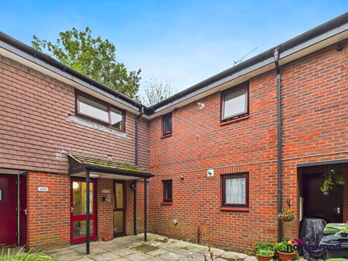 1 Bedroom Flat To Rent In Bodmin Close, Old Town, Eastbourne, BN20