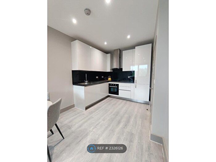 1 Bedroom Flat To Rent In Triangle Homes, Stoke Mandeville, Aylesbury, HP22