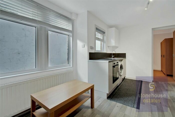 1 Bedroom End Of Terrace House To Rent In Fairbridge Road, Archway, London, N19