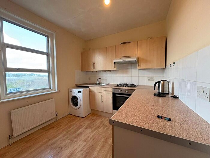3 Bedroom Flat To Rent In Denzil Avenue, Southampton, SO14