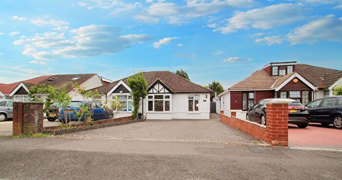 3 Bedroom Bungalow To Rent In Pinkwell Avenue, Hayes, Greater London, UB3