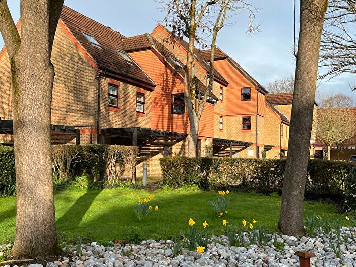 2 Bedroom Flat To Rent In Pursewardens Close, London, W13