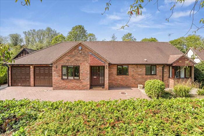 3 Bedroom Detached House For Sale In Verley Close, Woughton On The Green, Milton Keynes, MK6